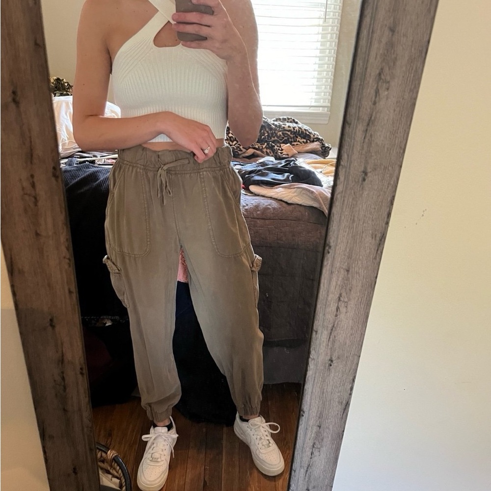 Olive elastic waist jogger pants. Small